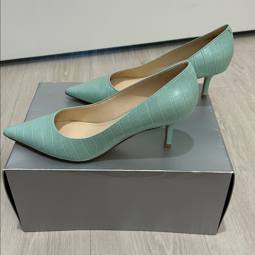Nine West Mint Green Croc-Embossed Pointed Toe Heels - Picture 4 of 5